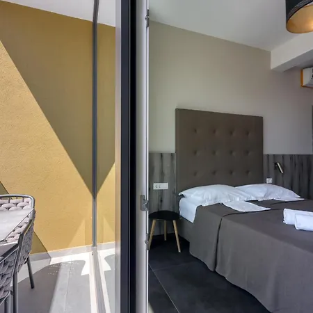 Alojamento de Acomodação e Pequeno-almoço Abn Residence 3*